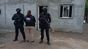 Sastre- Tras allanamientos se secuestraron Drogas y Armas