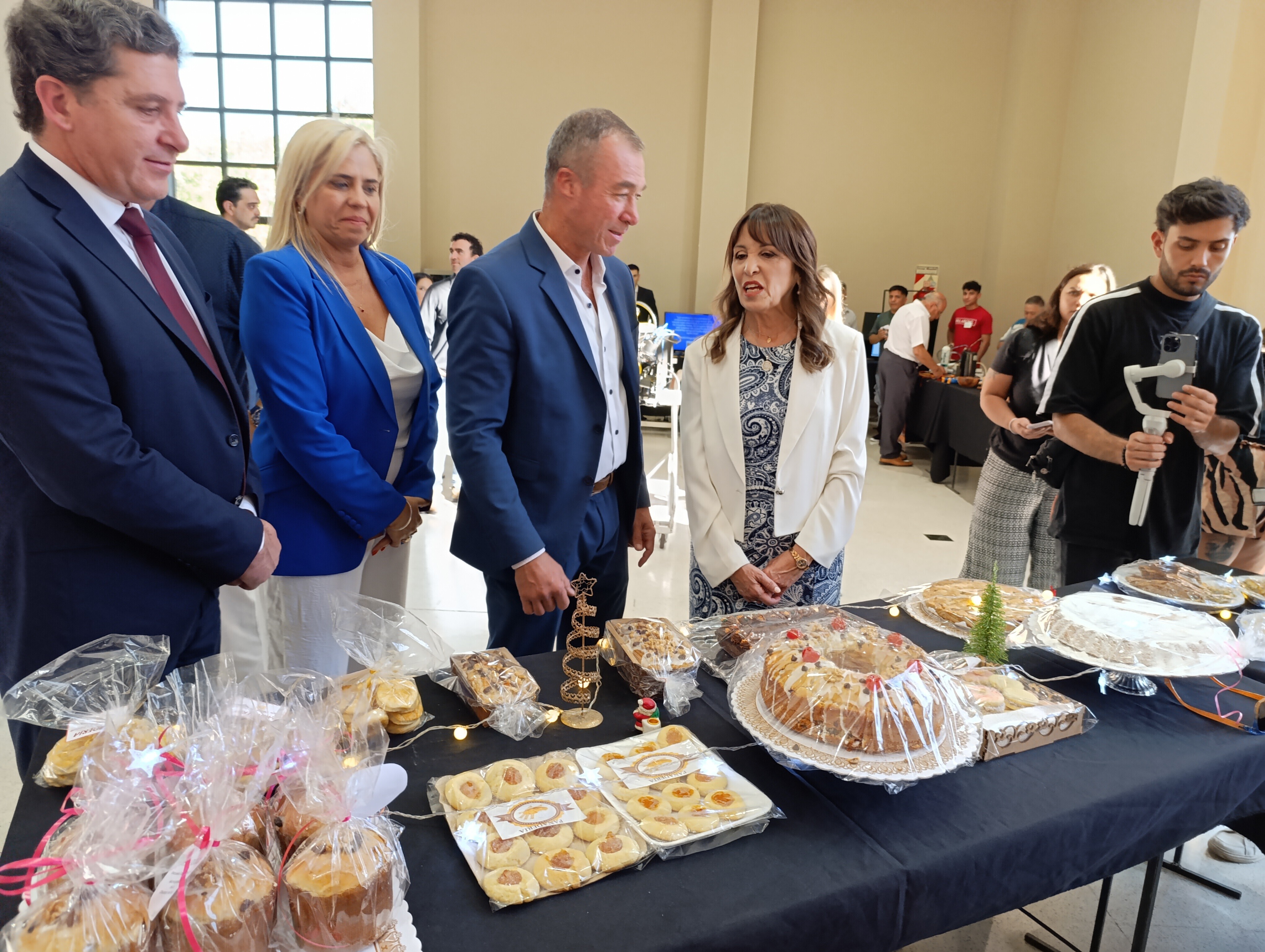 La intendenta de la Ciudad de San Juan,Susana Laciar,hizo entrega de certificados a mas de 600 vecinos que obtuvieron su capacitacion.