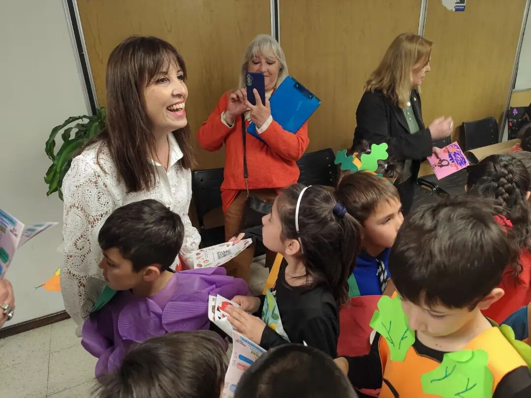 La intendenta de la ciudad de San Juan,Susana Laciar recibio la visita de Escuelas como parada Saludable.
