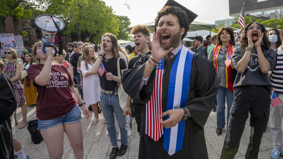 Estados Unidos suspende emisión de nuevas visas estudiantiles por revisión de redes sociales