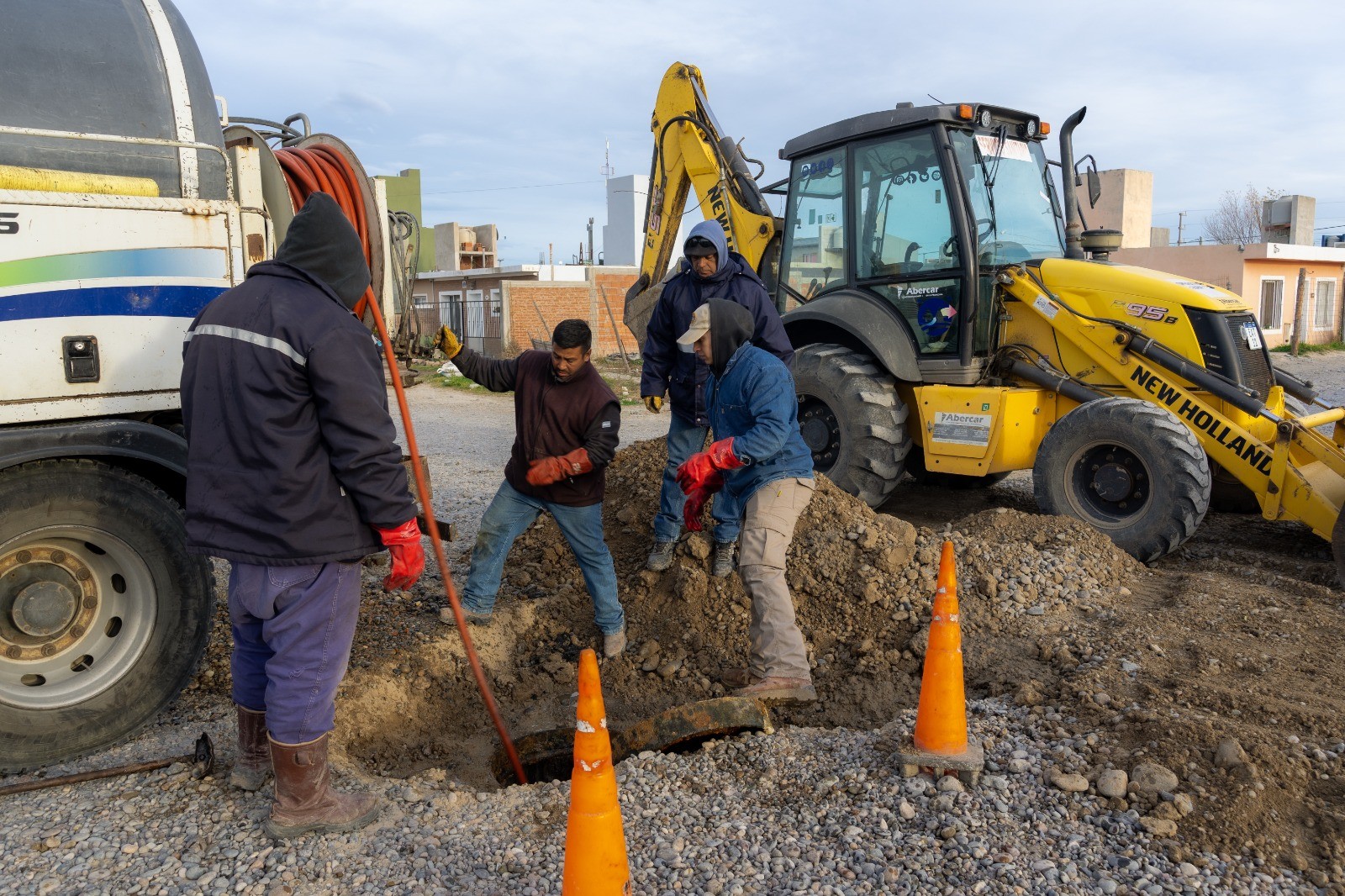 Se realizan trabajos de desobstrucción cloacal en Área 12