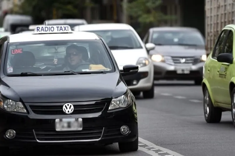 Abren la inscripción para acceder a licencias de taxis y remises