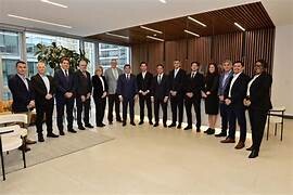 th.jpg Orrego se reunió con autoridades de Fluor en Vancouver y conoció el modelo 3D del proyecto Vicuña