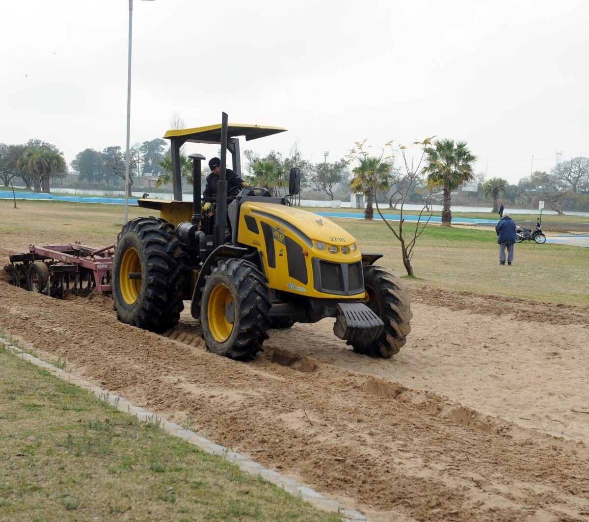 El municipio adquirió dos tractores para el mantenimiento de espacios verdes