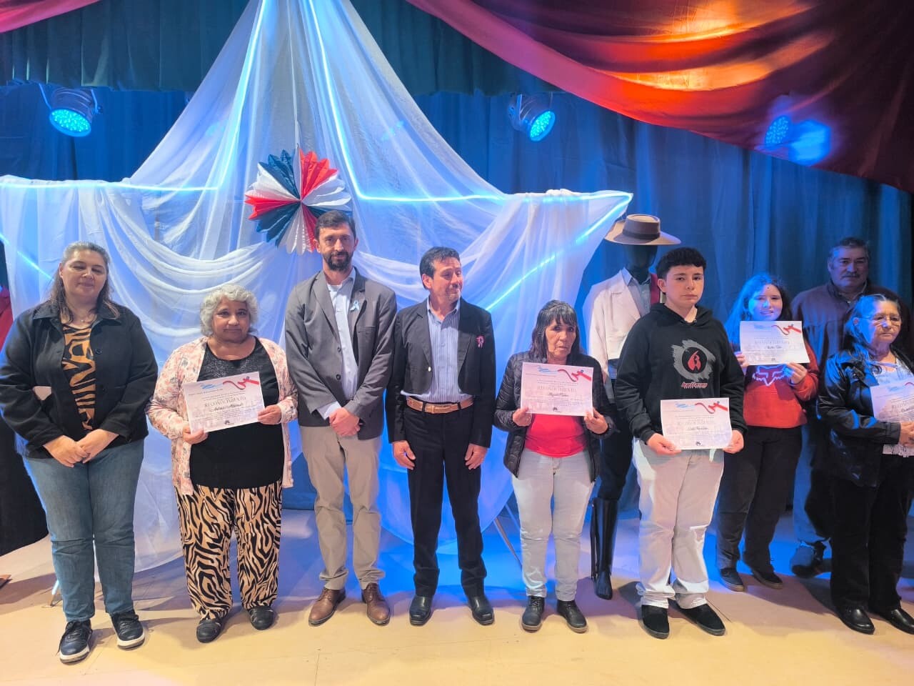 Trevelin homenajeó a los carreros pioneros en los festejos por la Independencia de Chile Trevelin homenajeó a los carreros pioneros en los festejos por la Independencia de Chile