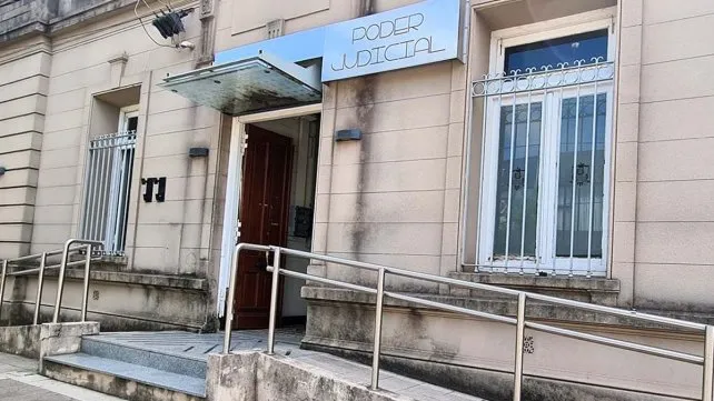 Los dos primeros casos: imputaron a dos jóvenes por amenazas de atentados en una escuela de Llambi Campbell