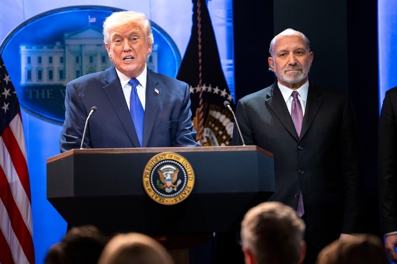 Trump impone nuevos aranceles del 10% tras fallo de la Corte