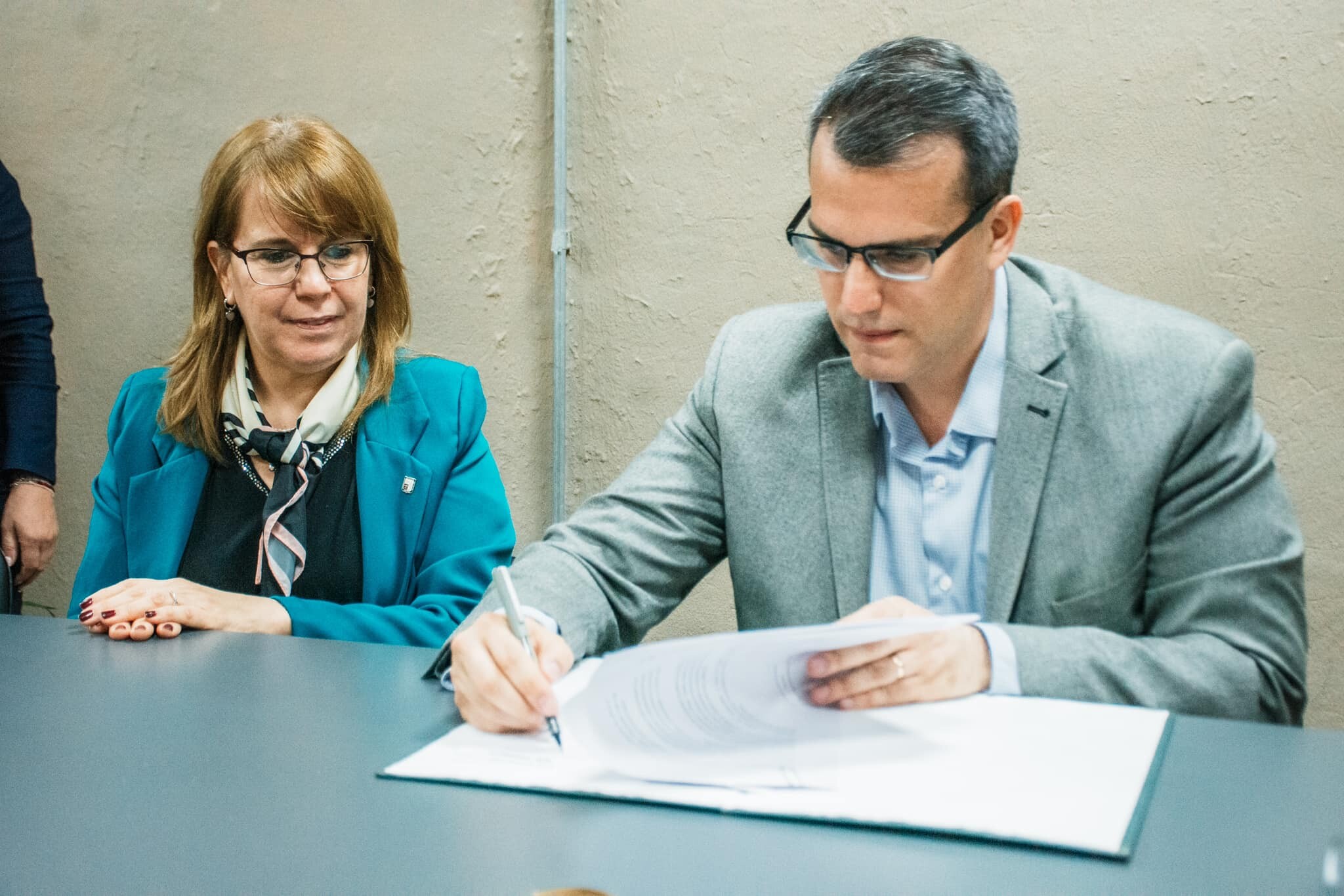 Rawson sigue avanzando en educación con dos nuevos acuerdos firmados con la UCC