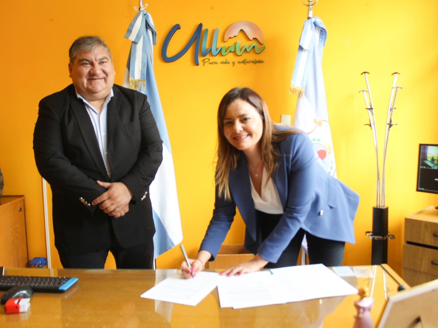 El intendente de Ullum,David Dominguez recibió a la Defensora del Pueblo, Florencia Peñaloza Marianetti durante el operativo la Defensoría en Tu Barrio».