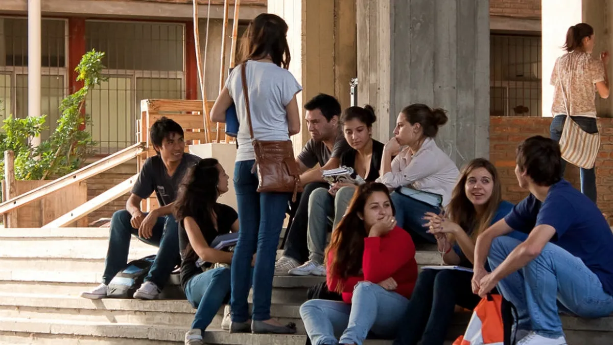 unl-estudiantesjpeg.webp La UNL prohibirá fumar y vapear en todos sus espacios a partir de febrero de 2026