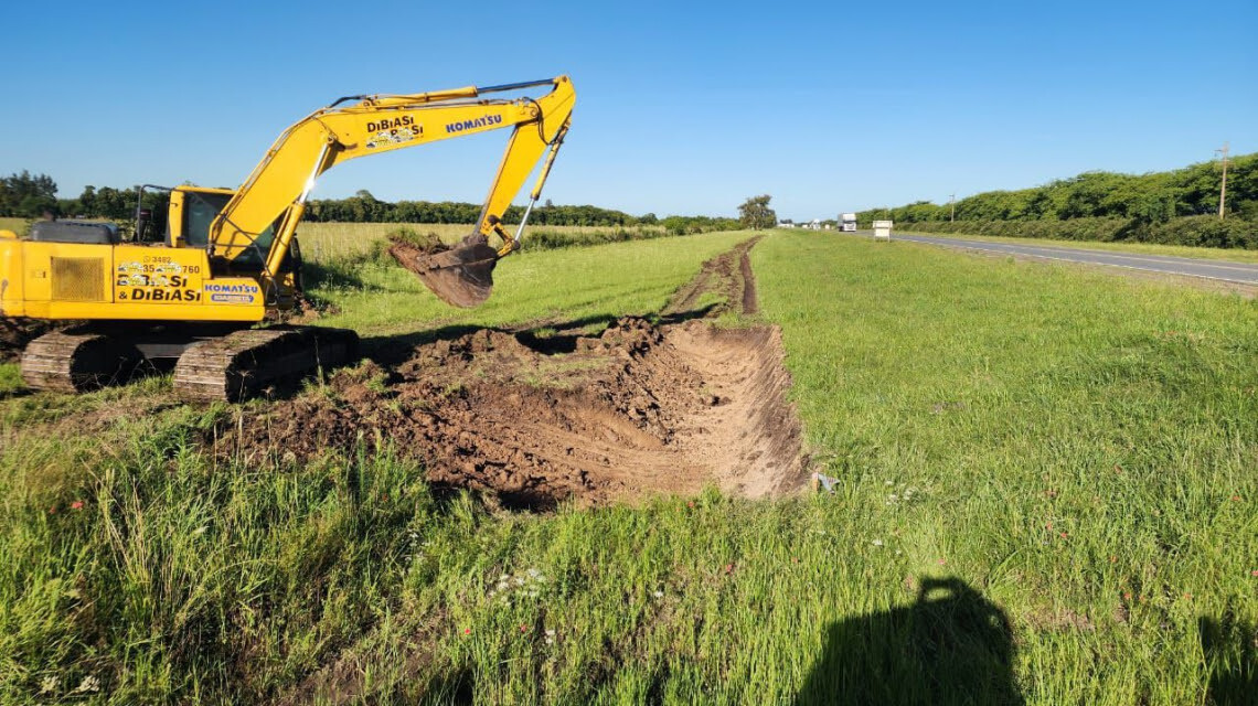 La gestión de Pullaro acelera la ejecución de obras en más de 100 localidades de alto riesgo hídrico