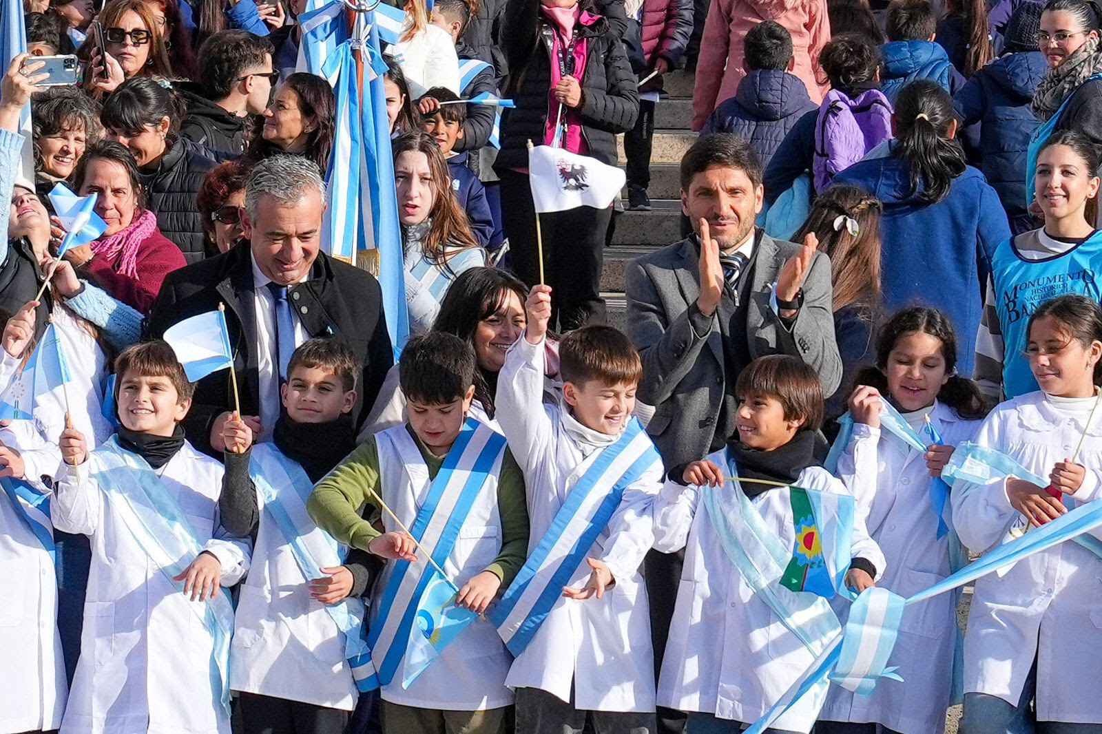 El gobernador Pullaro dejó inaugurada la restauración del Monumento a la Bandera