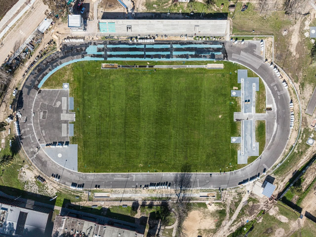 Santa Fe instala el sintético de la mejor pista de atletismo del país a la espera de los Juegos Suramericanos 2026