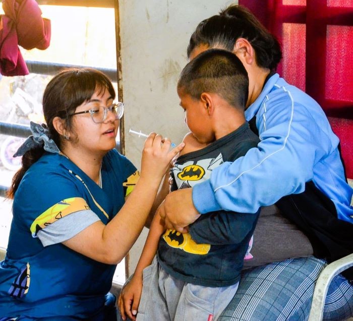 vacunación niño.jpg