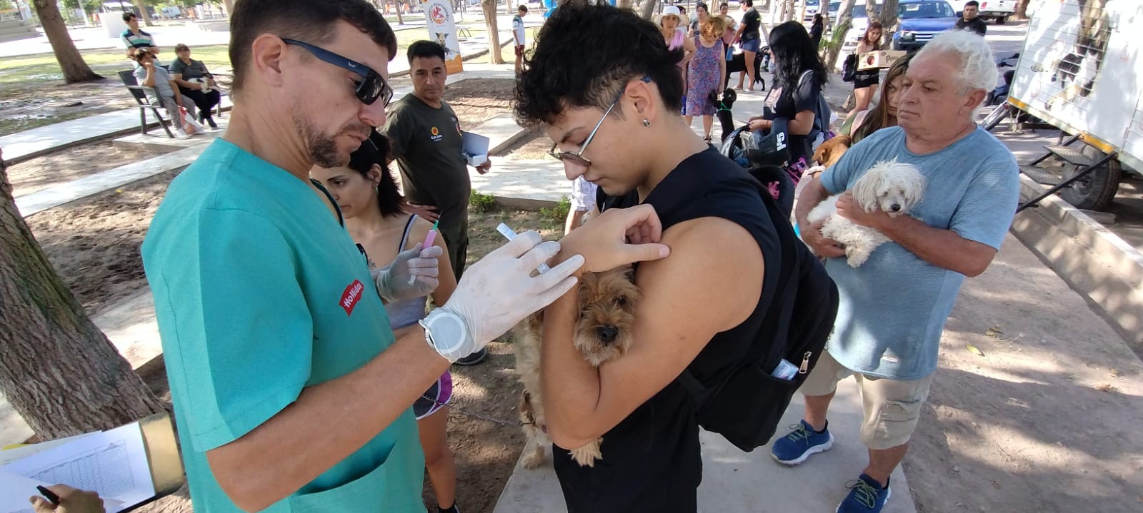 CIUDAD: Operativo de vacunación y desparasitación en el Barrio Comandante Cabot