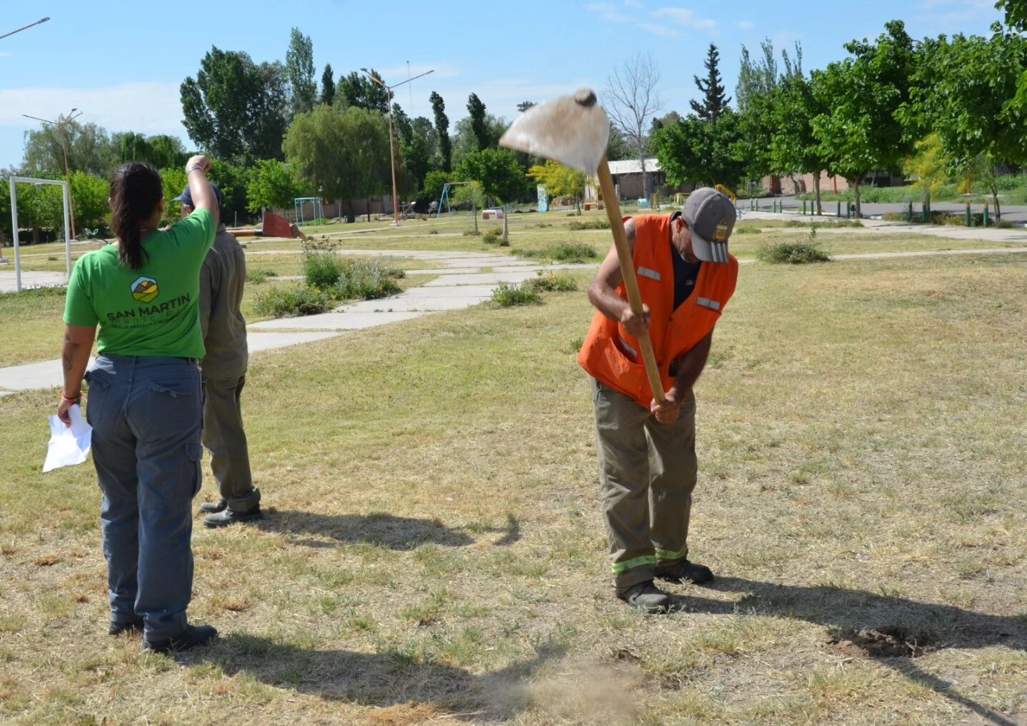 La municipalidad de San Martin en coordinacion en el area de ambiente de la misma, presento ante la direccion de arbolado publico el programa de forestación denominado San Martin Siempre Verde .