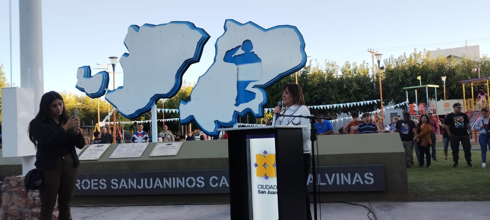 CIUDAD: acto emotivo conmemorando a los Veteranos y Héroes de Malvinas con la participación de la intendente Susana Laciar