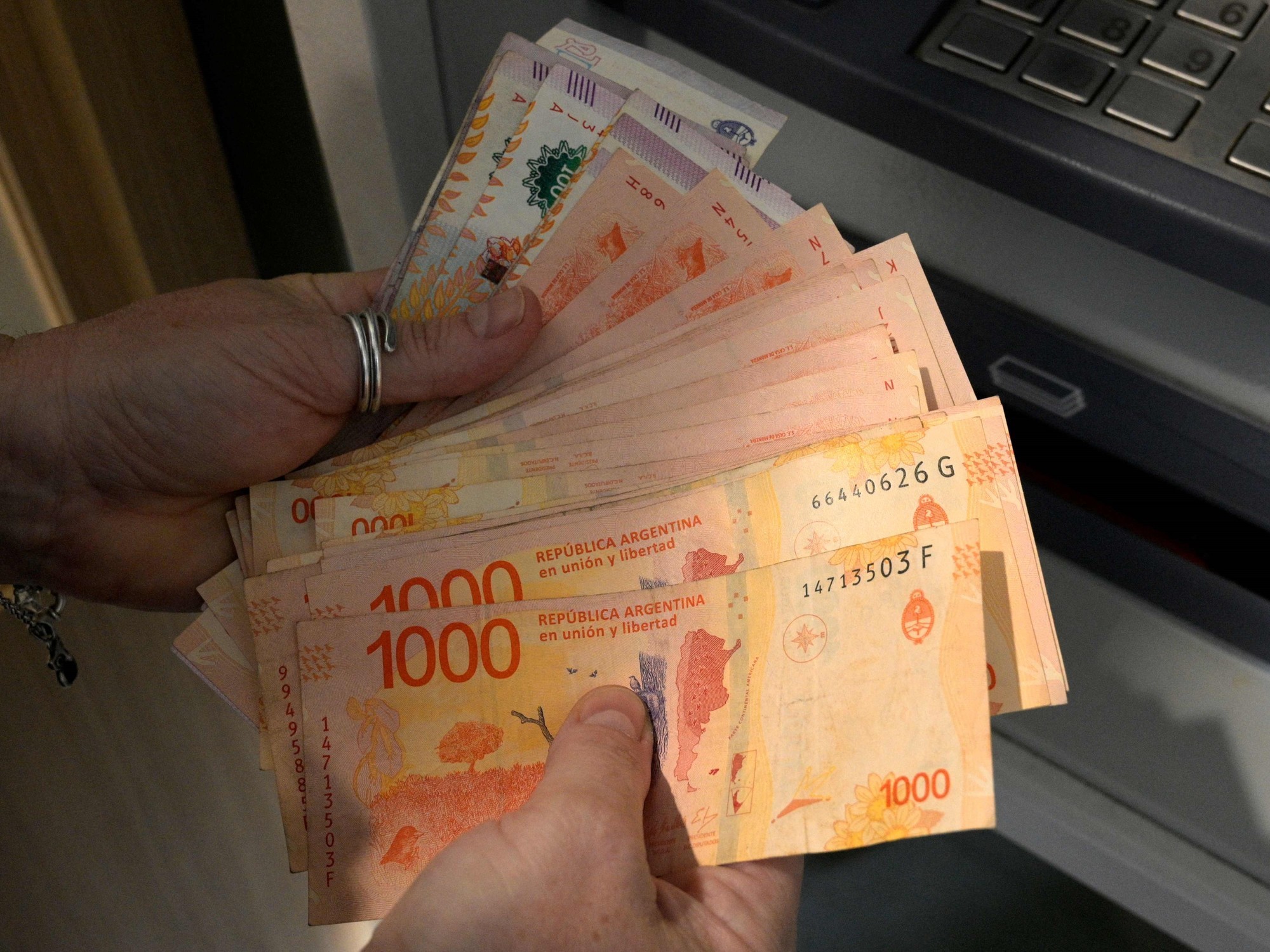 Continúa el cronograma de pago a los estatales