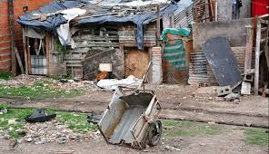 La pobreza en Argentina fue del 38,1% en el segundo semestre de 2024, según INDEC