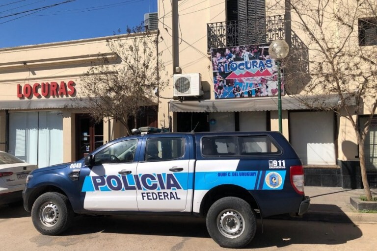 villa.jpg Allanan un local de ropa en Villaguay por presunto contrabando y venta de mercadería falsificada
