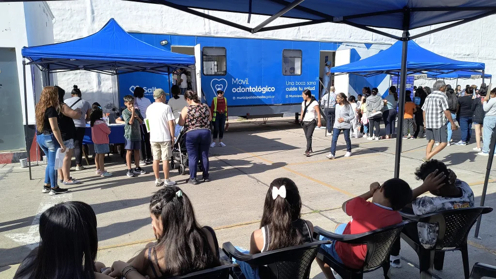 volviendo-a-clases-2025-movil-odontologico-1-1024x576.webp La Municipalidad dio inicio al operativo “Volviendo a clases”