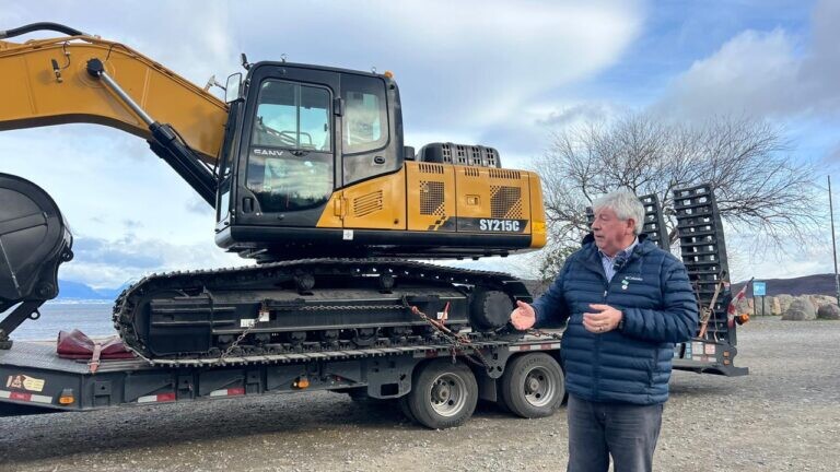 El Intendente Walter Cortés recibió dos máquinas 0 km que se suman a la flota municipal