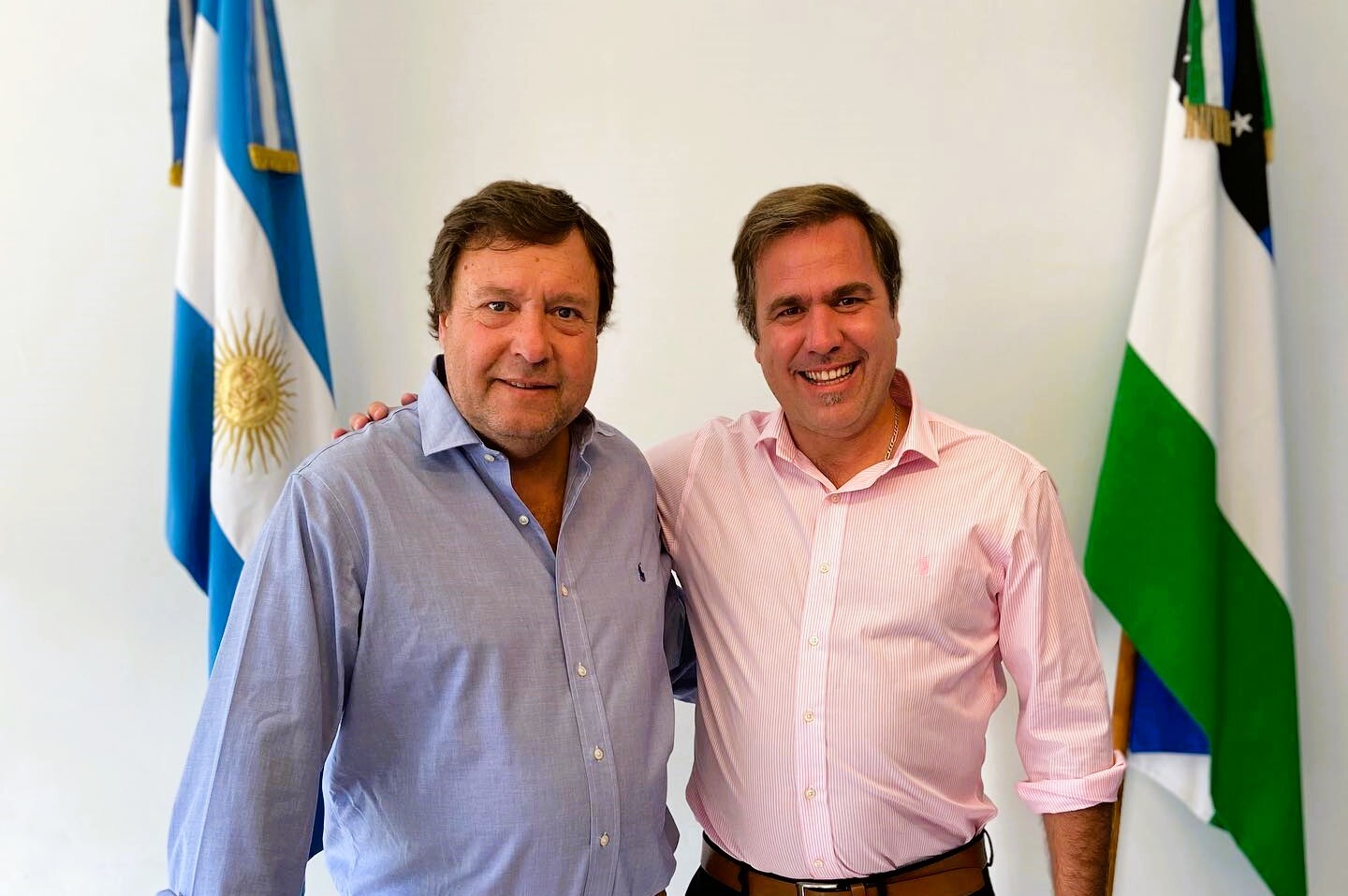 El Bolsón: El gobernador firmó contratos para obras de infraestructura