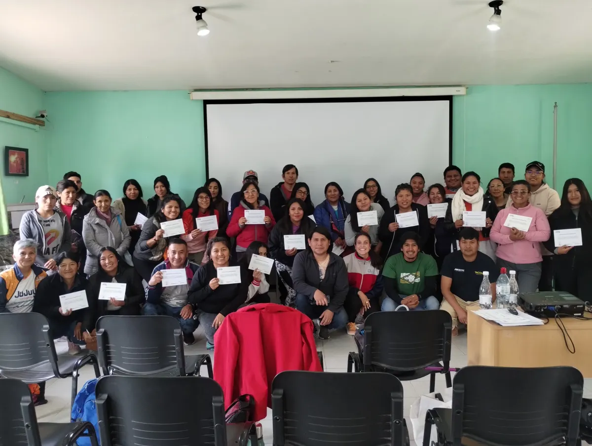 Exitoso taller de iniciación al senderismo en Huacalera