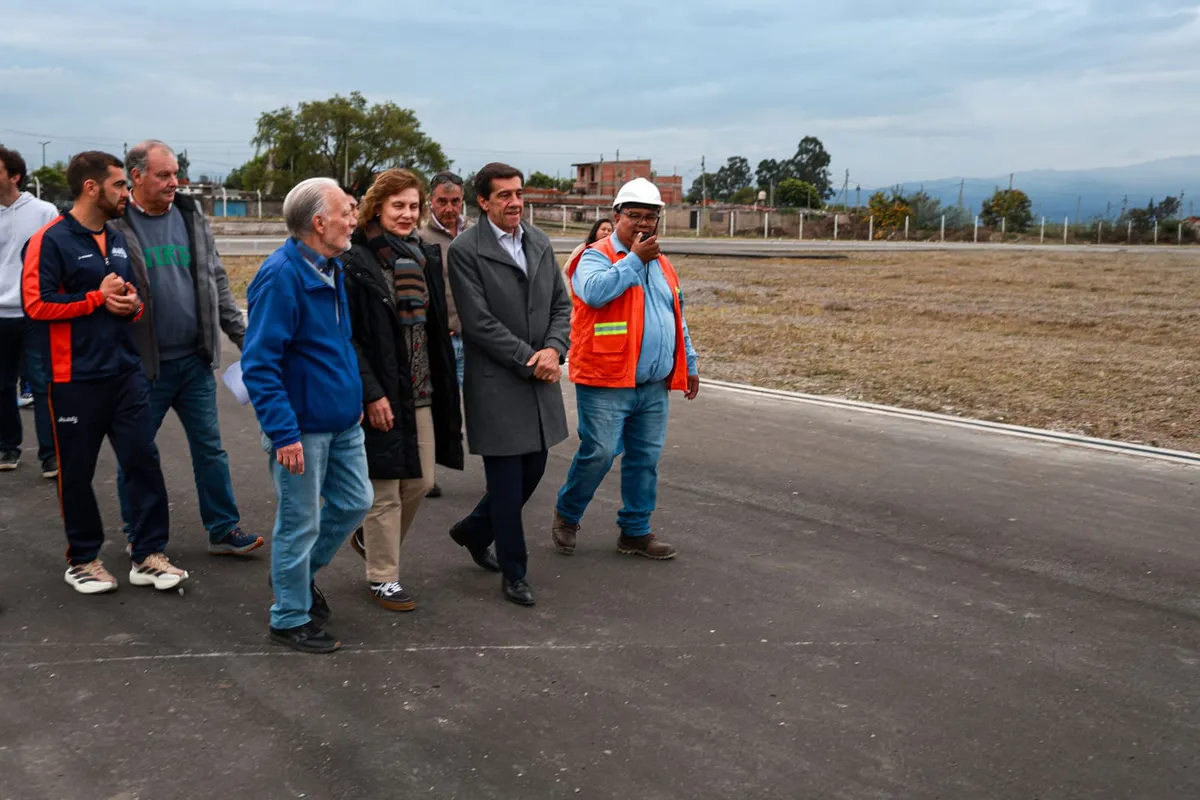 Sadir supervisó avances del complejo deportivo y la pista de atletismo internacional en Alto Comedero