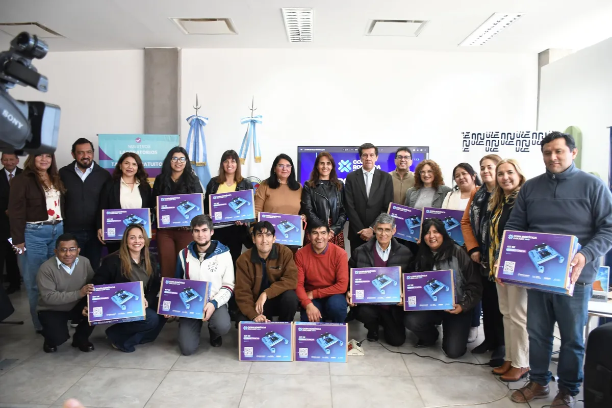 Copa Robótica Argentina: el Gobierno de Jujuy entregó kits de robótica a escuelas clasificadas a la instancia provincial