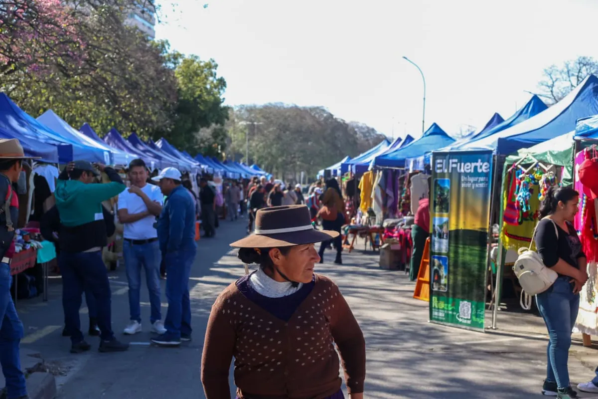 «Regiones Vivas» reúne en la capital a productores, emprendedores y artesanos de toda la provincia