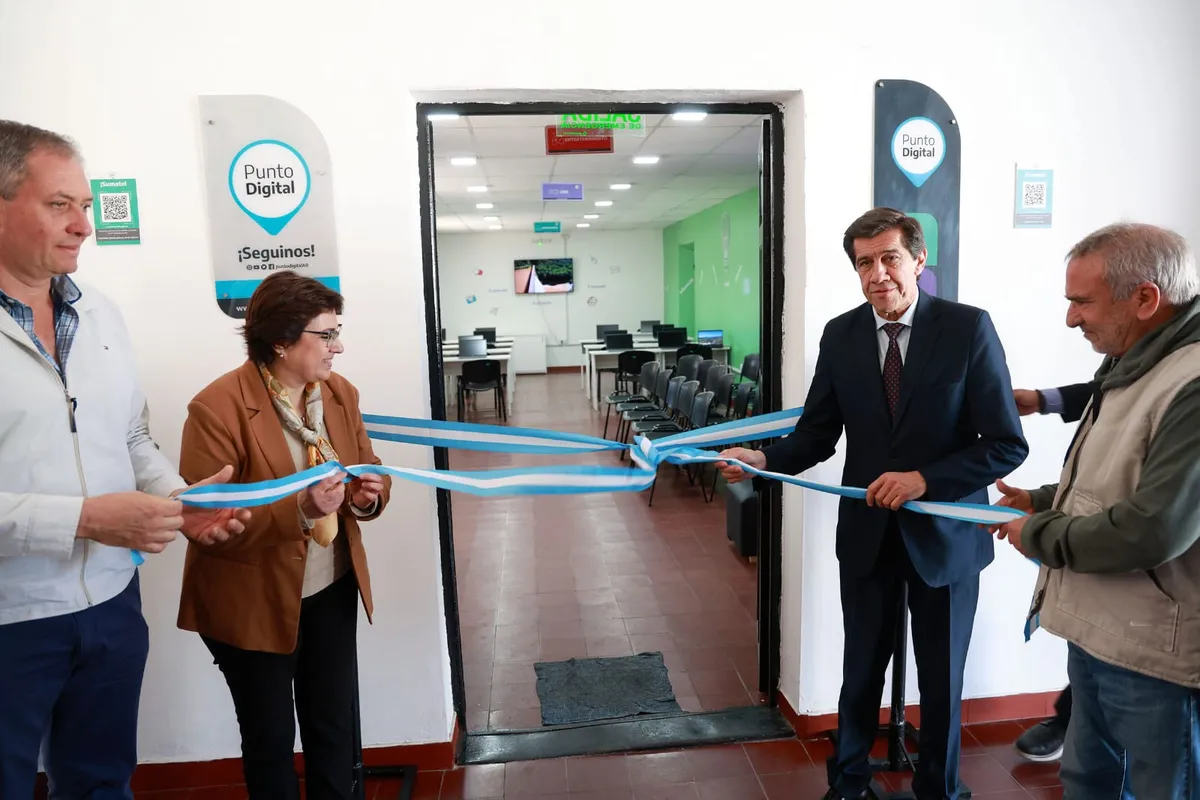 Carlos Sadir inauguró un nuevo Punto Digital en San Antonio para potenciar la inclusión tecnológica