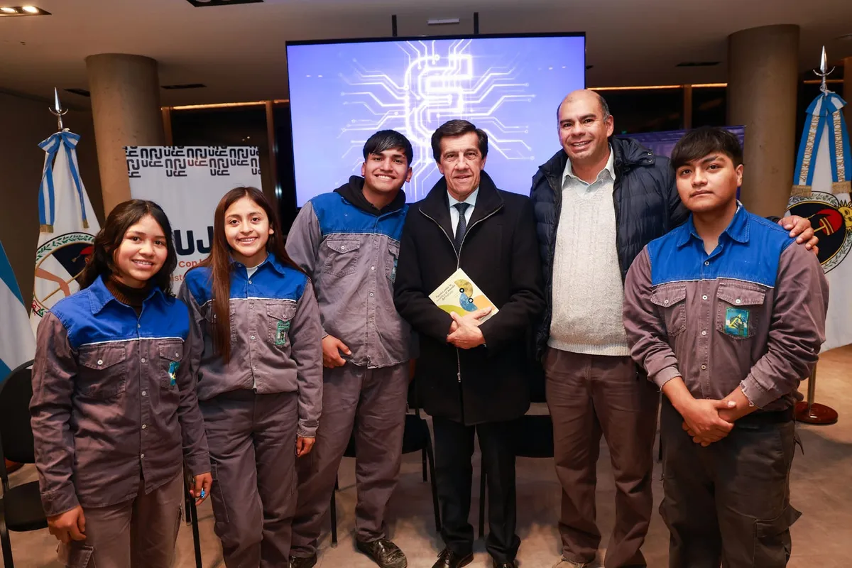 Sadir puso en valor la articulación entre educación, producción y trabajo en la Feria del Libro