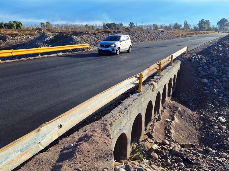 SAN RAFAEL | PASO POBRE DIABLO: EL MUNICIPIO COMPLETÓ LA OBRA CON LA COLOCACIÓN DEL ASFALTO