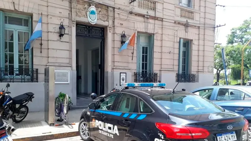 Comisaría 1ª de Santa Fe: nueva denuncia interna por presuntas irregularidades, hostigamiento y uso de móviles oficiales