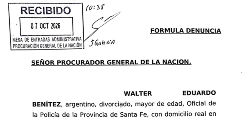denuncia_policias_casco_08oct26.jpg