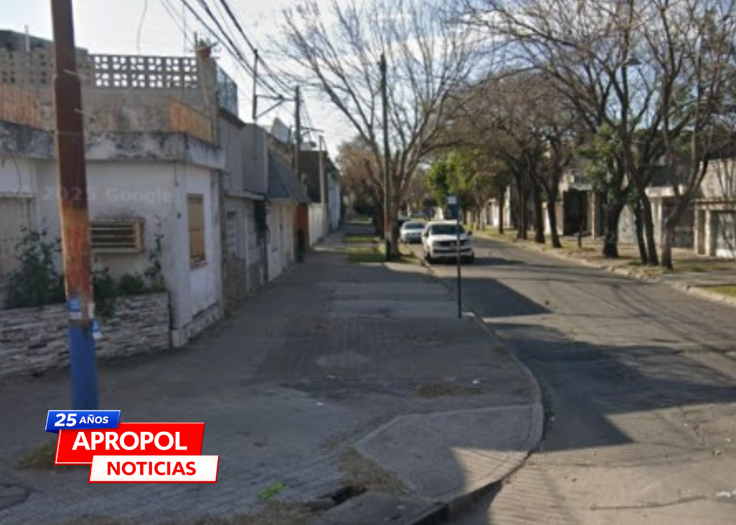 Tenían sexo en la calle y los arrestaron: él rompió un patrullero a patadas y se escudó en su padre, un ex juez
