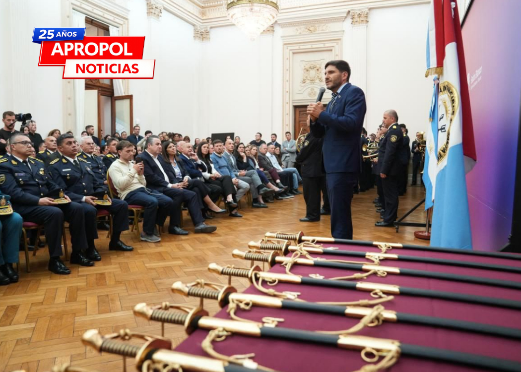 Pullaro reconoció a policías reincorporados: “Ustedes cambiaron la institución policial y el rumbo de la provincia de Santa Fe”