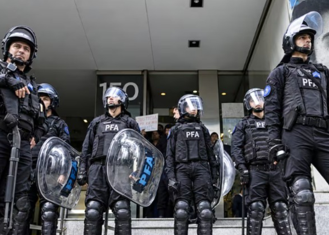 Pese a la recomposición, un policía federal cobrará medio millón por debajo de la línea de pobreza