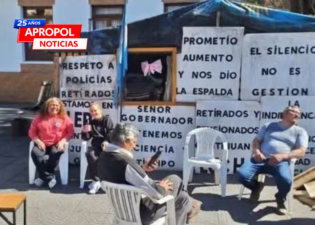 SANTA CRUZ: Policías retirados continúan con su carpa frente a la Jefatura