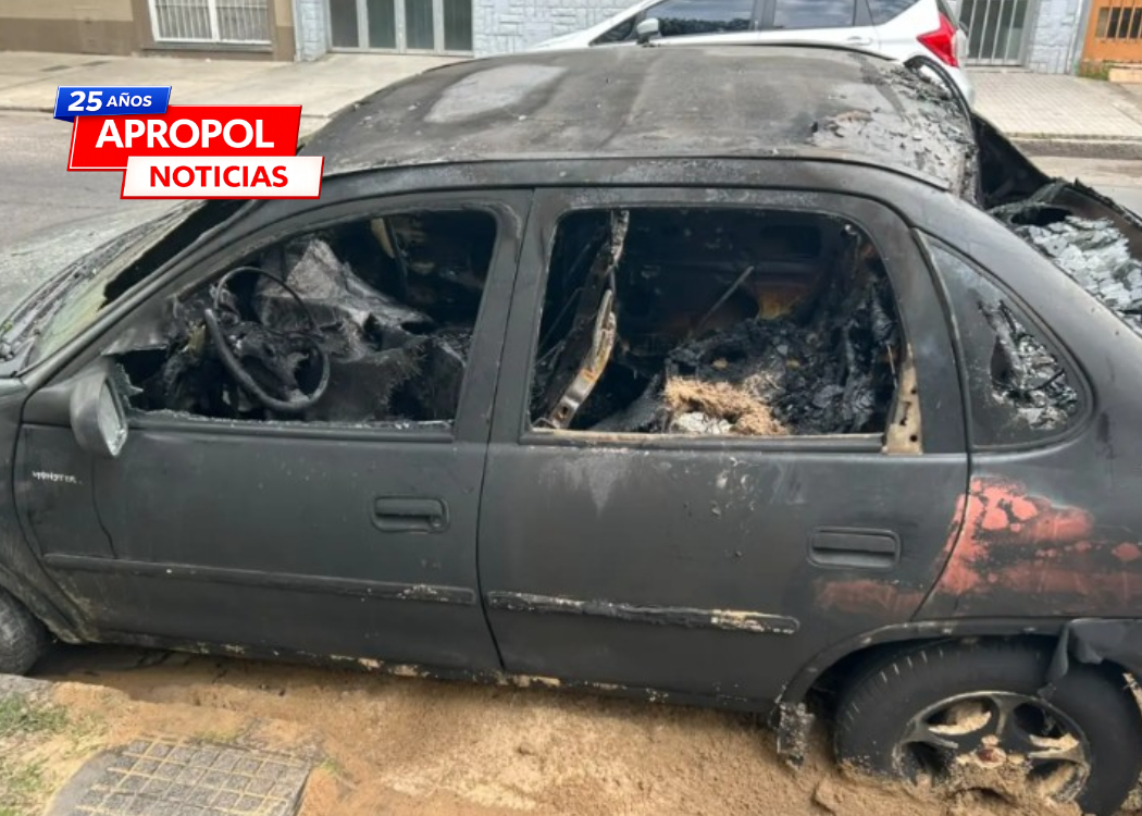 SANTA FE: Incendiaron un auto frente a una comisaría y el dueño descubrió al responsable por las cámaras