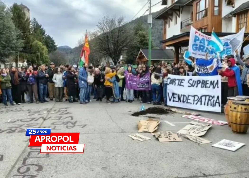 Escracharon a los jueces de la Corte Suprema en San Martín de los Andes por el fallo sobre la Ley de Tierras