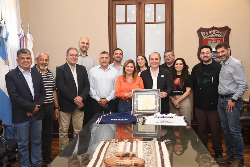 La intendente Fuentes recibió en el salón de acuerdos a la comisión directiva del Club Quimsa