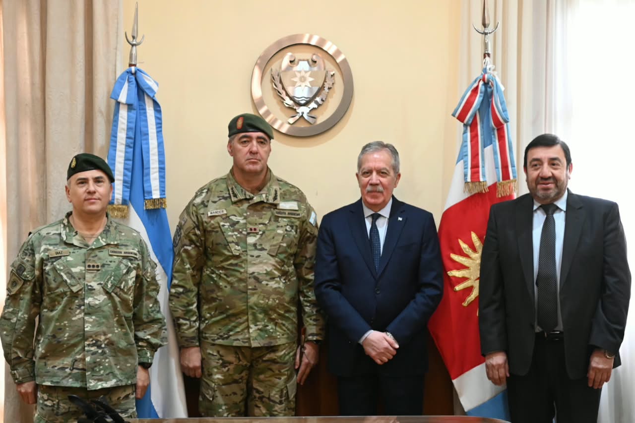EL GOBERNADOR RECIBIÓ A AUTORIDADES DEL EJÉRCITO ARGENTINO