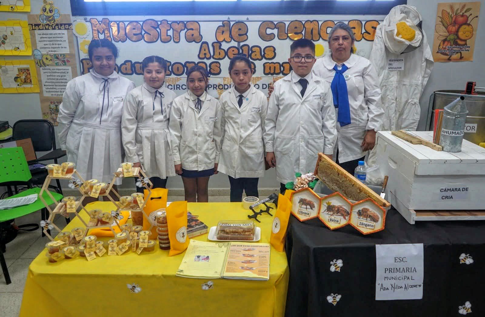 WhatsApp-Image-2026-10-14-at-13.07.0453535.jpeg El sistema educativo municipal se prepara para la 3° Feria de ciencias, tecnología y artes