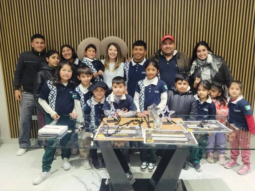 🏆LA INTENDENTA STACCHIOTTI RECIBIO AL PROFESOR AGUSTÍN GUTIÉRREZ Y ALUMNOS DE LA ESCUELA RAIZ CHAQUEÑA