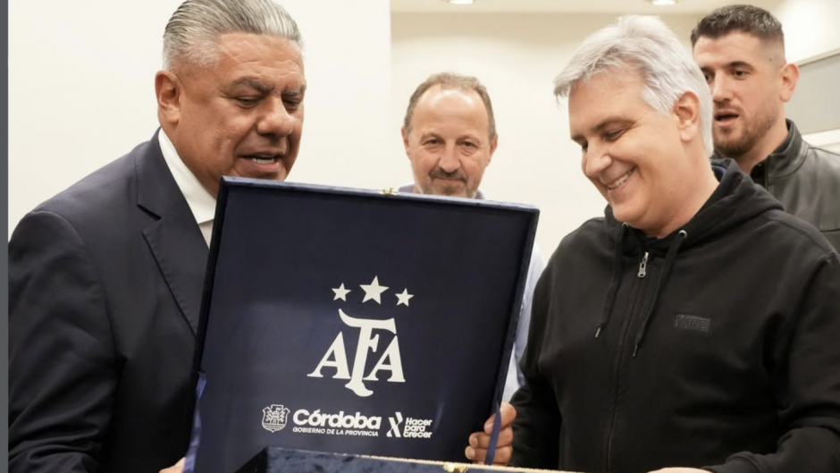 Chiqui Tapia se acerca LLaryora y el presidente de Instituto suena como diputado para un mini bloque AFA