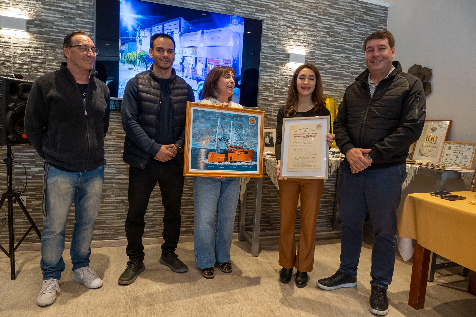 La Hostería Sampedro celebró 100 años y recibió documentación histórica de su trayectoria