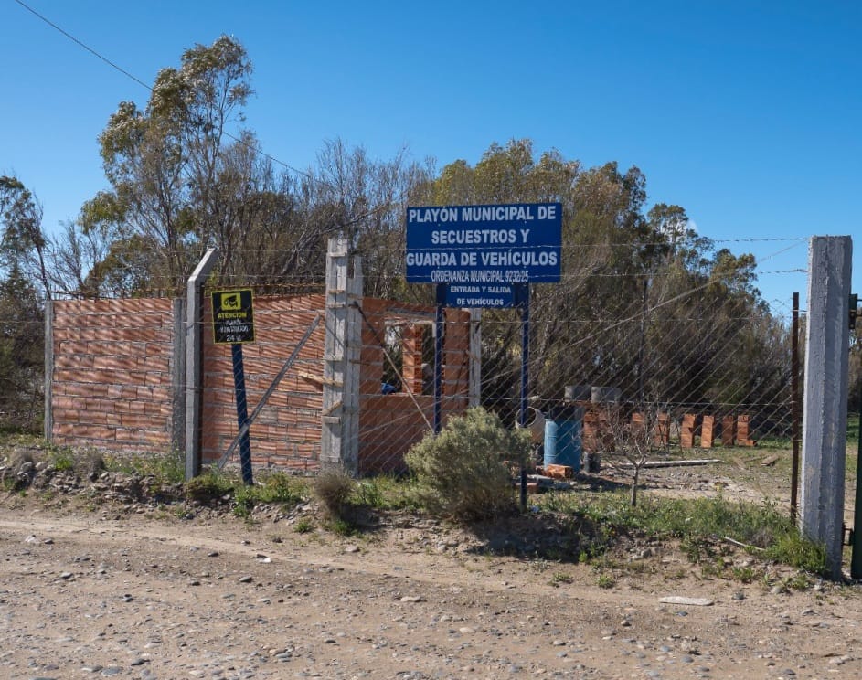 Avanza la construcción de nuevas oficinas en el playón municipal de vehículos secuestrados