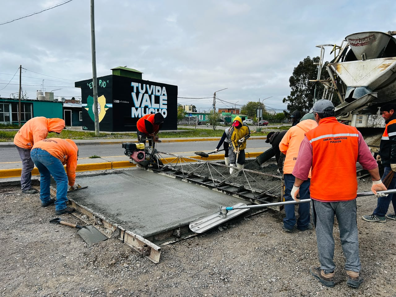 La Municipalidad inició los trabajos de hormigonado en la avenida Antártida Argentina
